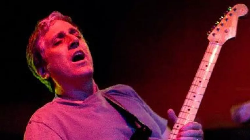 Tidligere Red Hot Chili Peppers-guitarist død