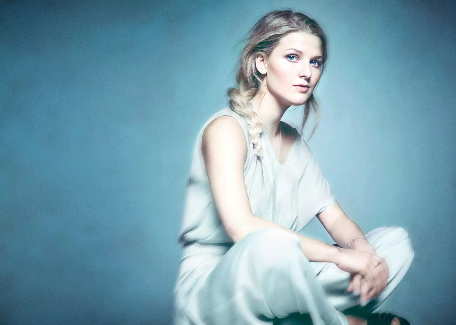 Bryter med sine akustiske røtter til fordel for et mer kommersielt uttrykk