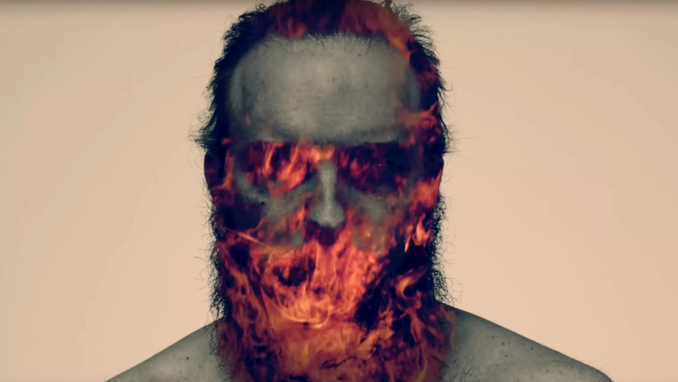 PREMIÄR: Se Corroded mitt i kriget