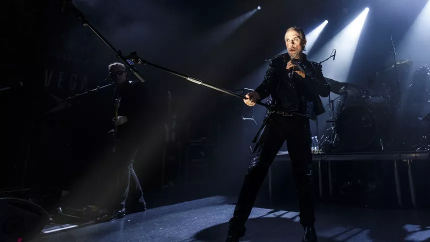  Ikonet nedsmeltede – begyndte at kaste flasker og glas