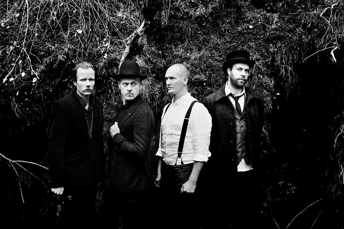 Video: Se Carsten Bjørnlund, kendt fra Arvingerne, i rollen som rocksanger