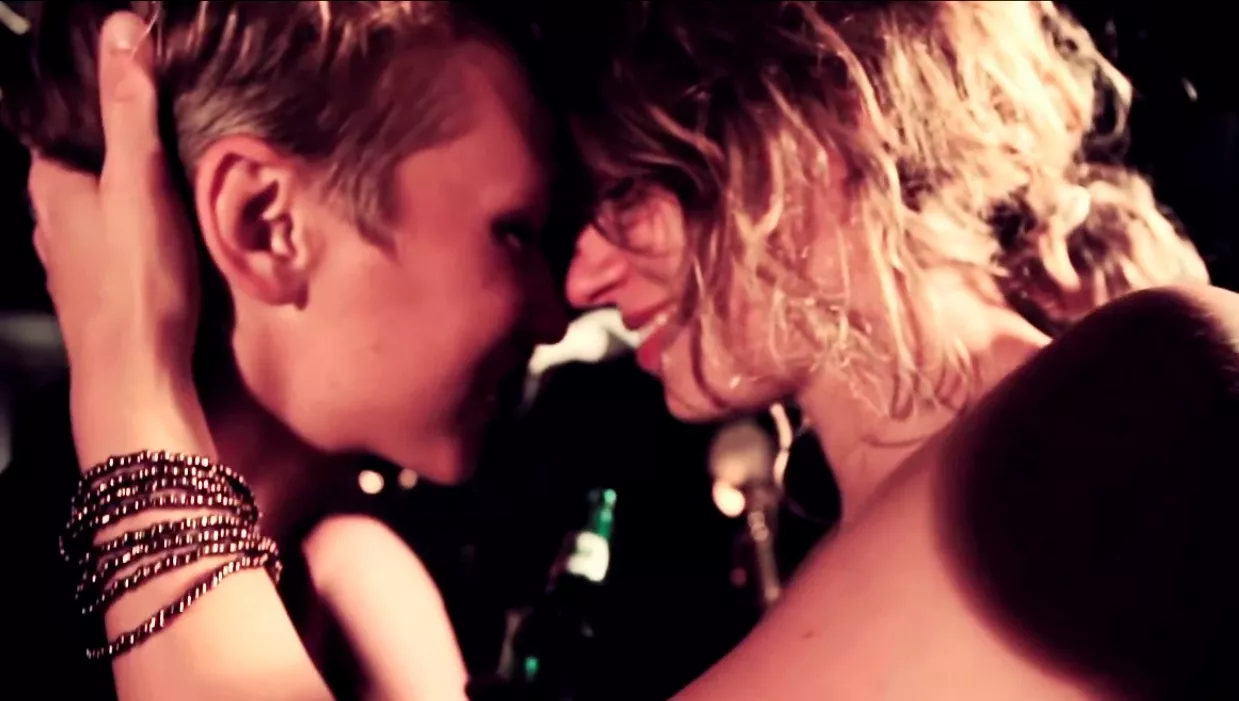 VIDEOPREMIÄR: Carolina Wallin Pérez − Baby!