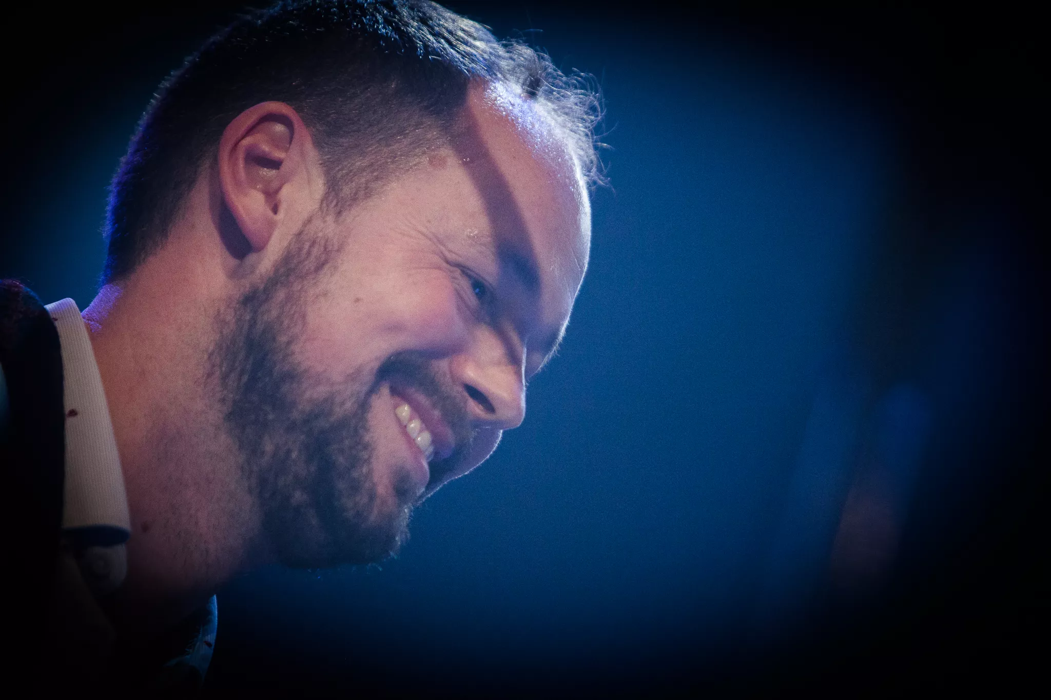 TRØSTE-SPOT: Naked – når musikken klædes af