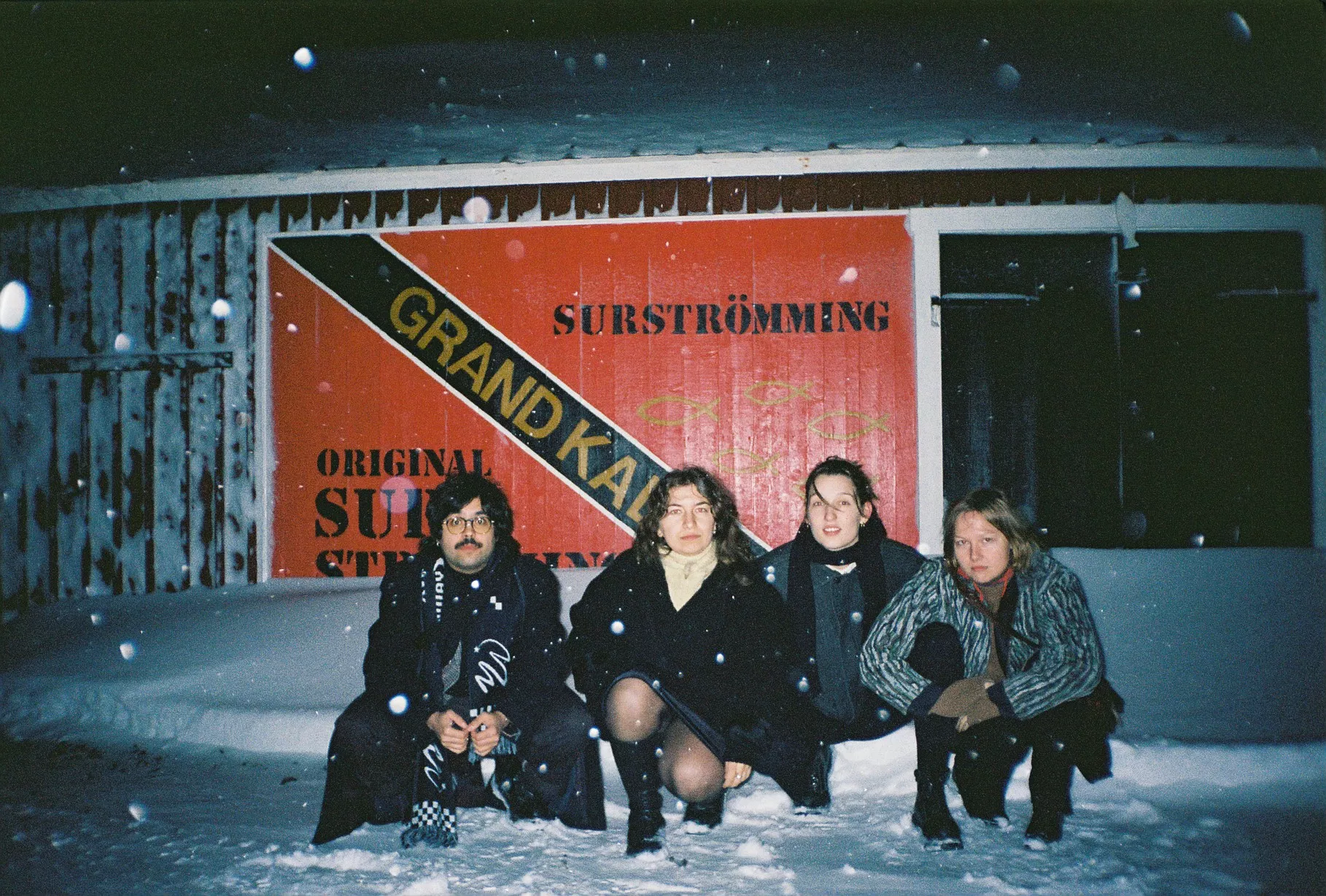 Umeåbandet Duschpalatset har släppt sin nya EP "Varma länder".