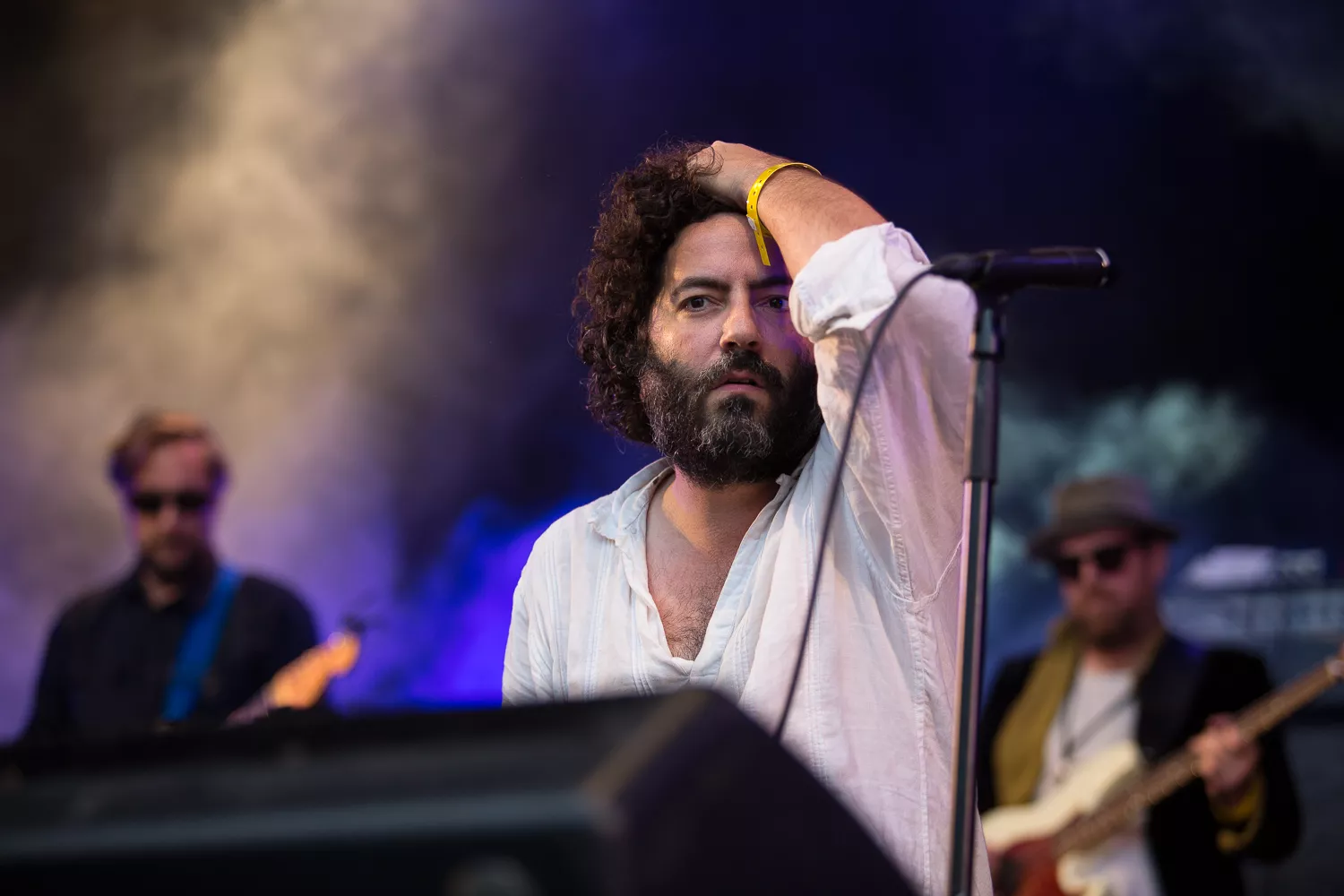 Knelende og bortvendt