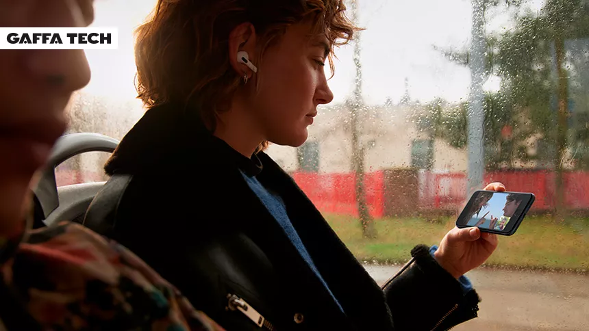 RECENSION: Apples lågpristelefon fortsätter att övertyga