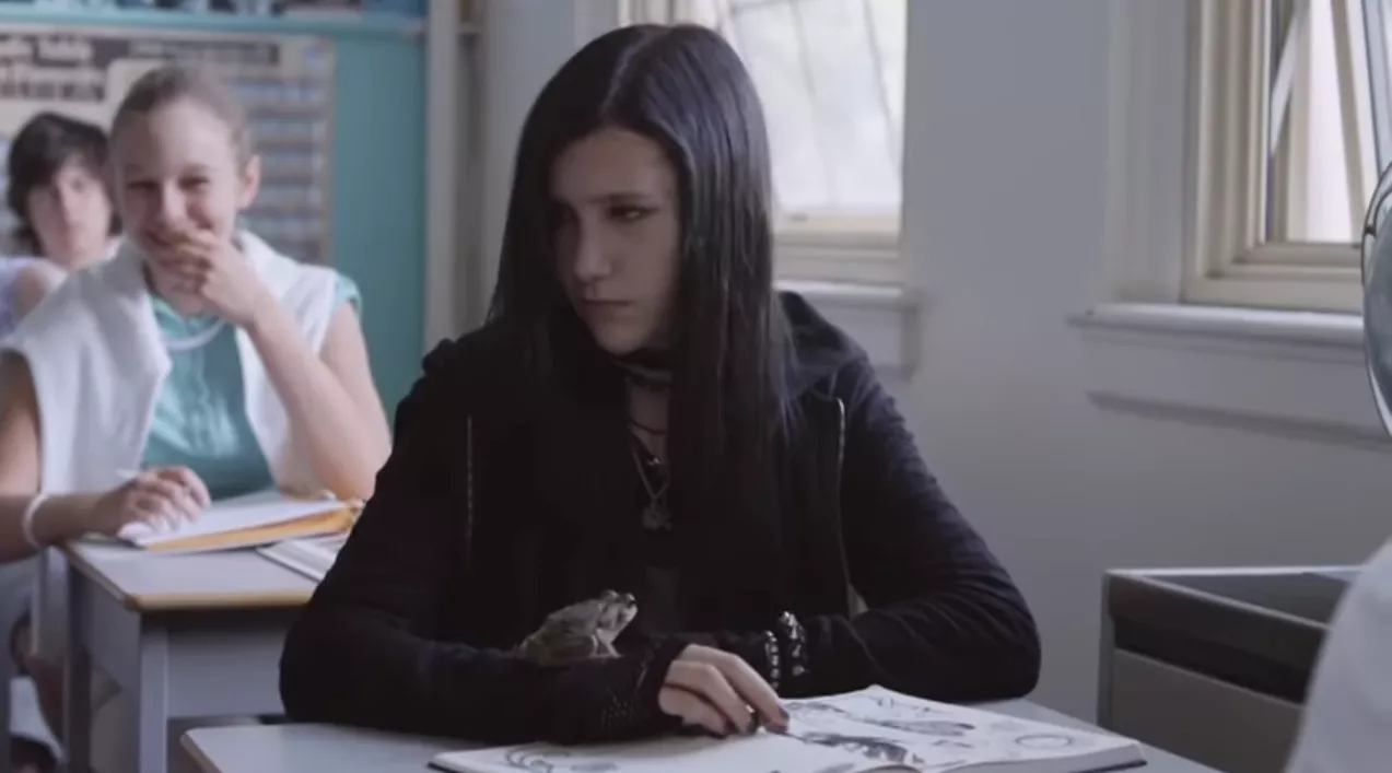 Se när pappan får sin goth-dotter på bästa humör