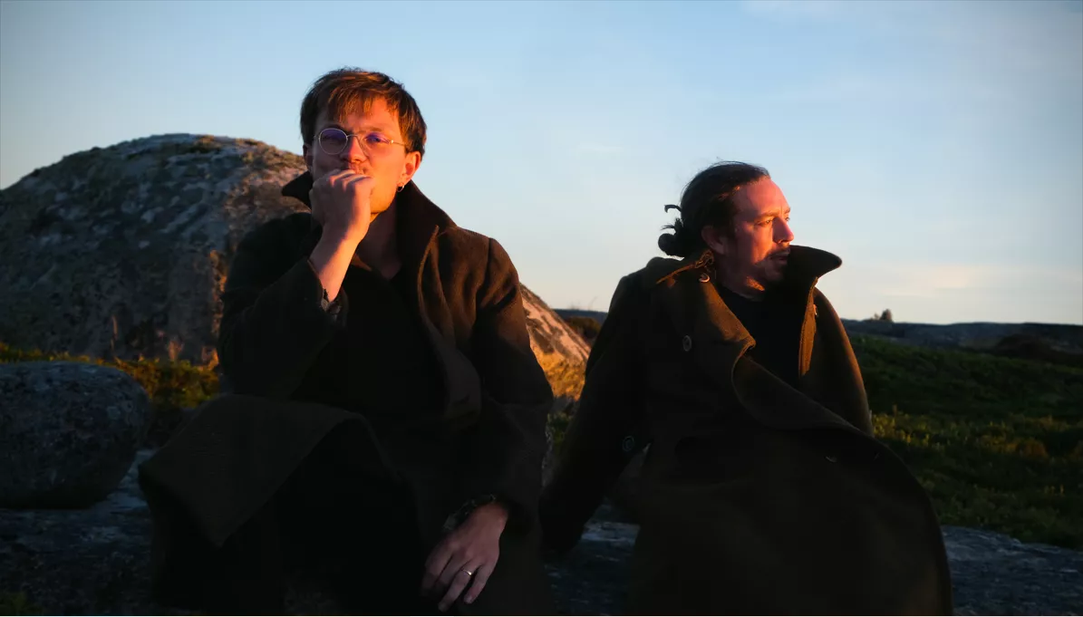 Ett skogsrave i folkdräkt