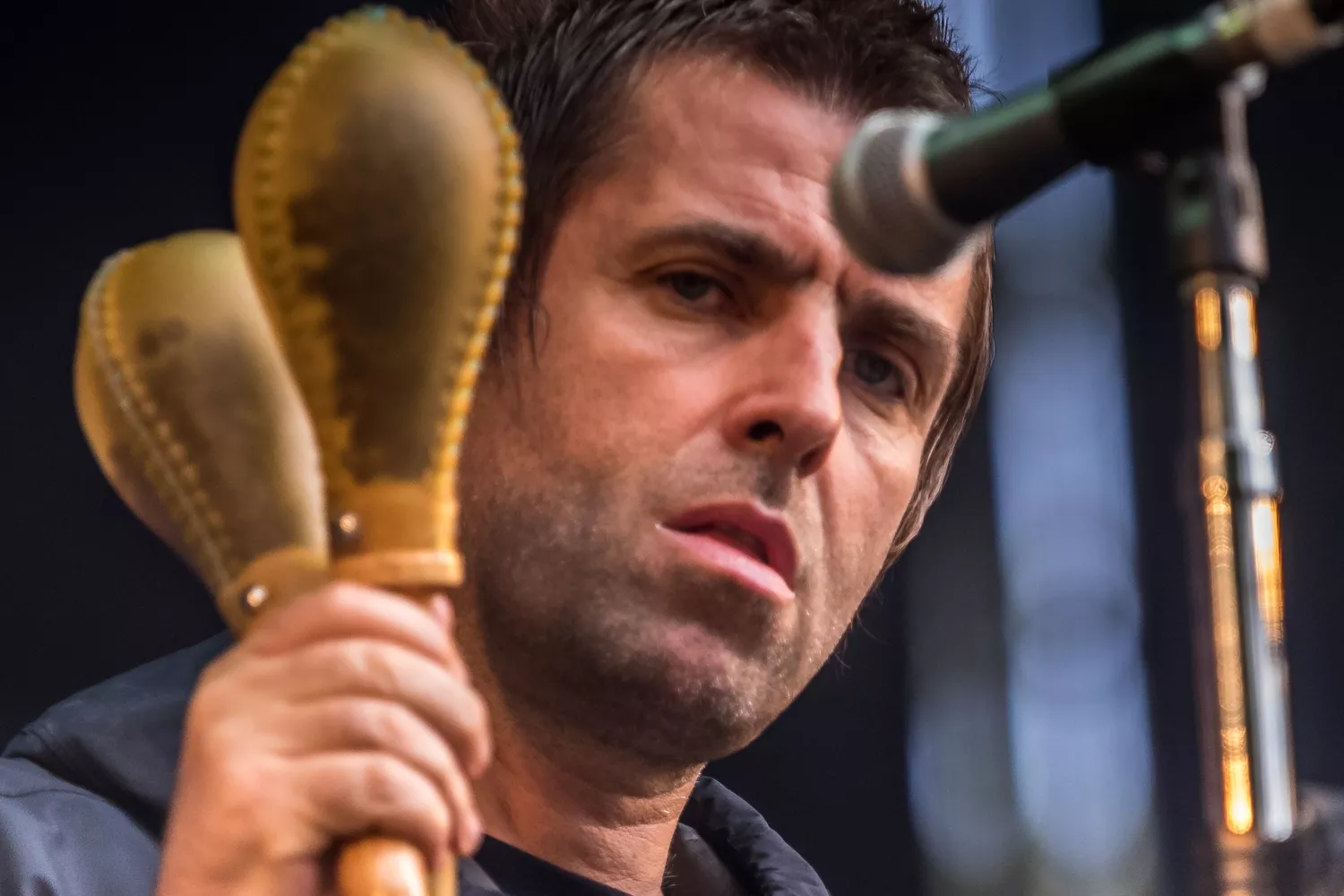 TRØSTE-TINDERBOX: Se Liam Gallagher i topform på hjemmebane