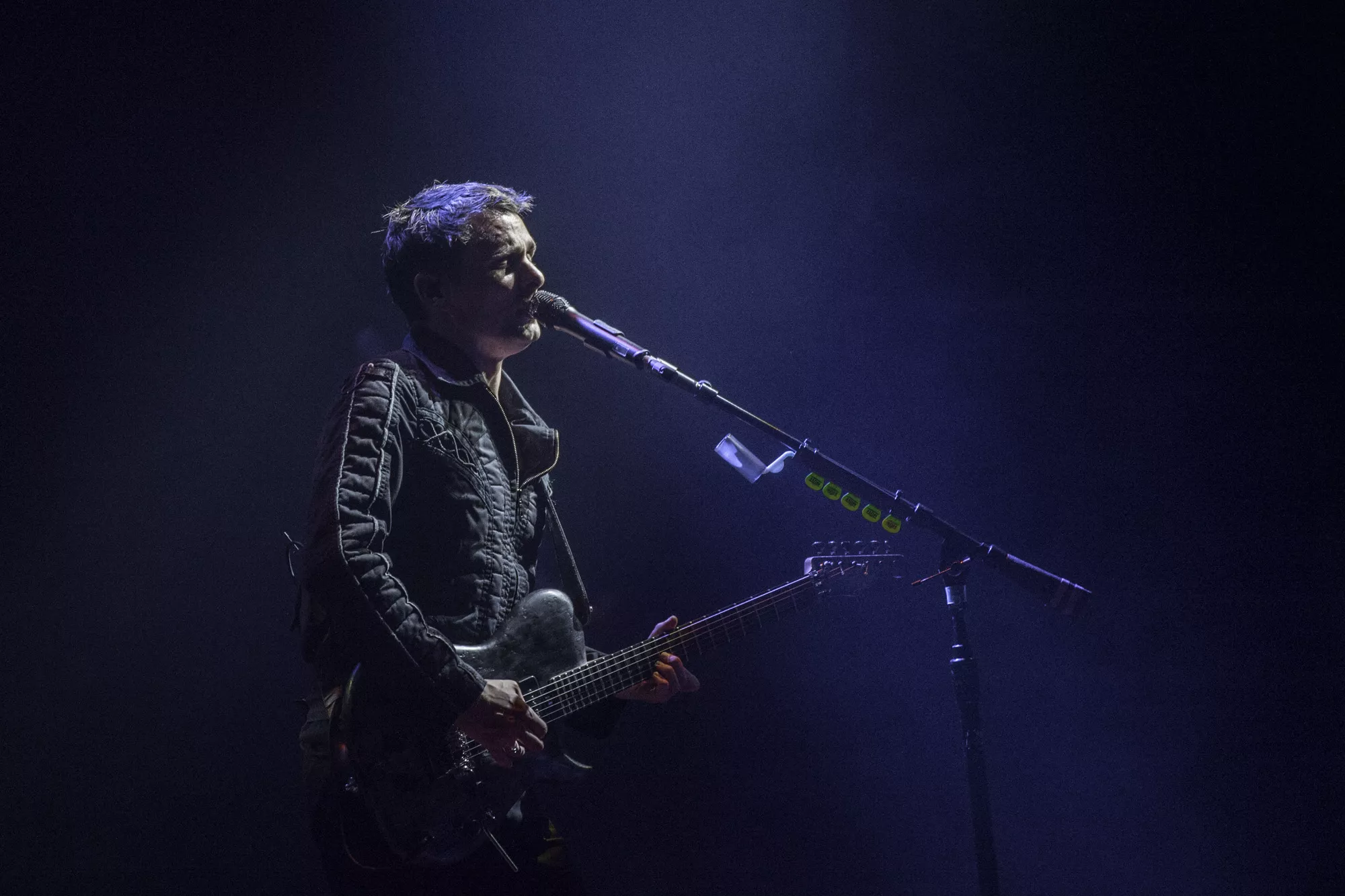 Hårdtslående hitparade i overdådige visuelle rammer