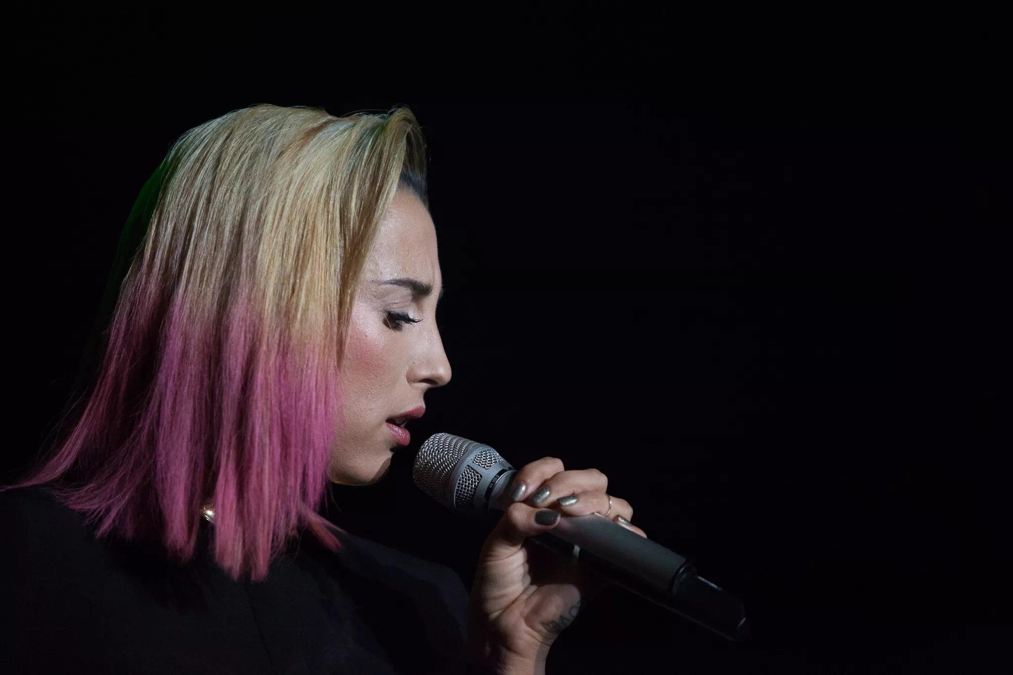 Medina ligger oven på Christopher