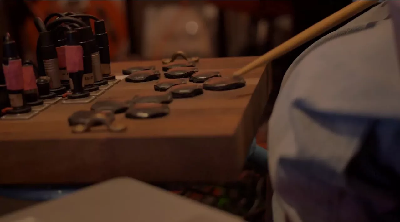 Video: Noah Rosanes laver musikmaraton med 30 gæster – dag 6 af 7