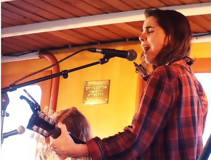 På magisk kryssning mot solnedgången