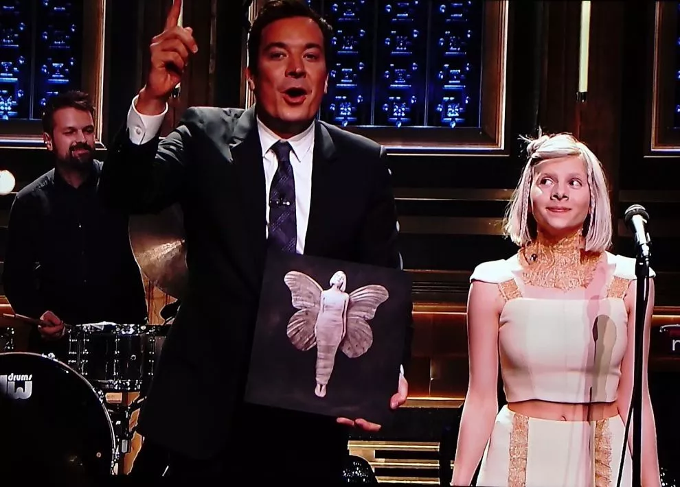 Se AURORA hos Jimmy Fallon