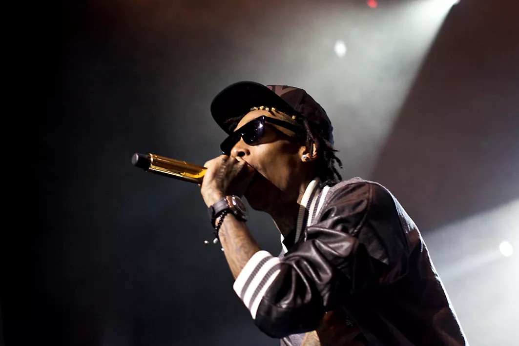 Video: Wiz Khalifa fløj i armene på lufthavnspoliti