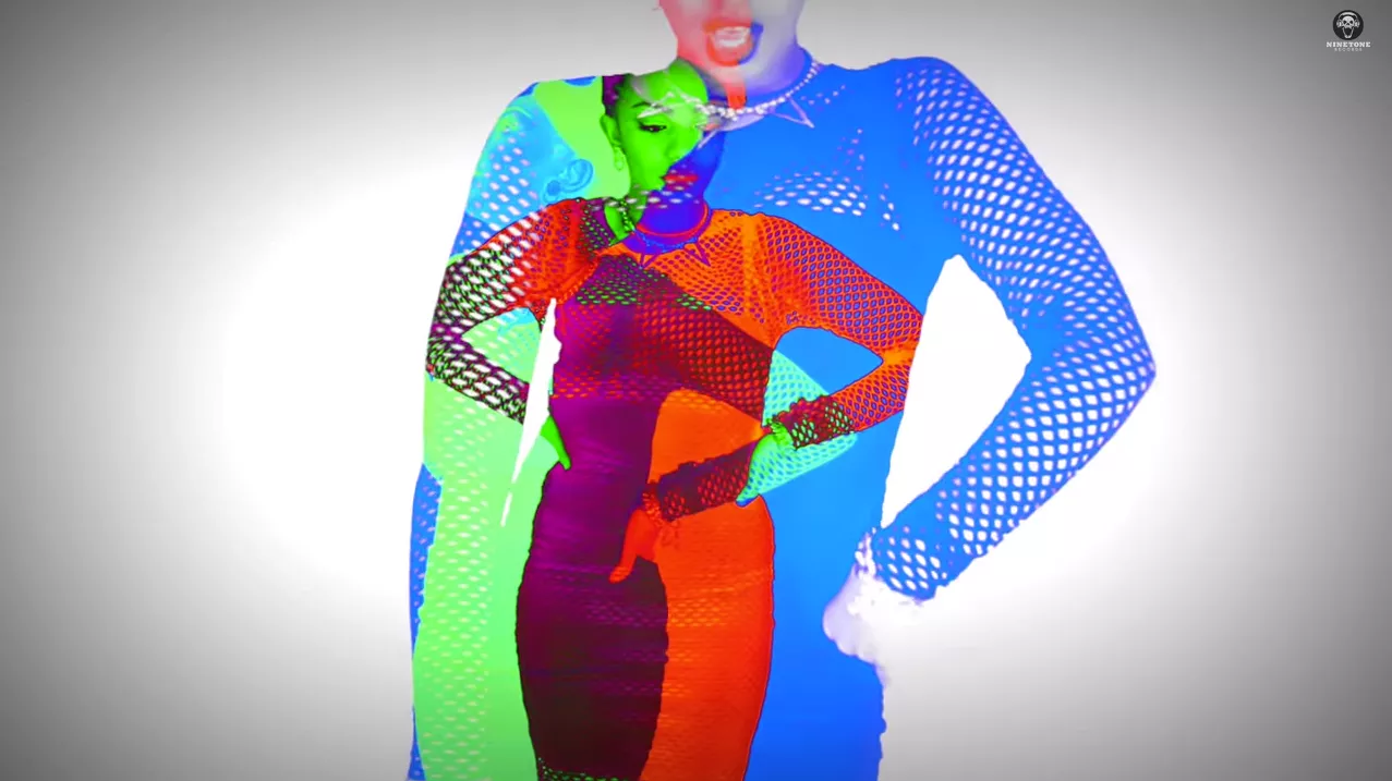 VIDEOPREMIÄR: Saron – I Gave You My Life