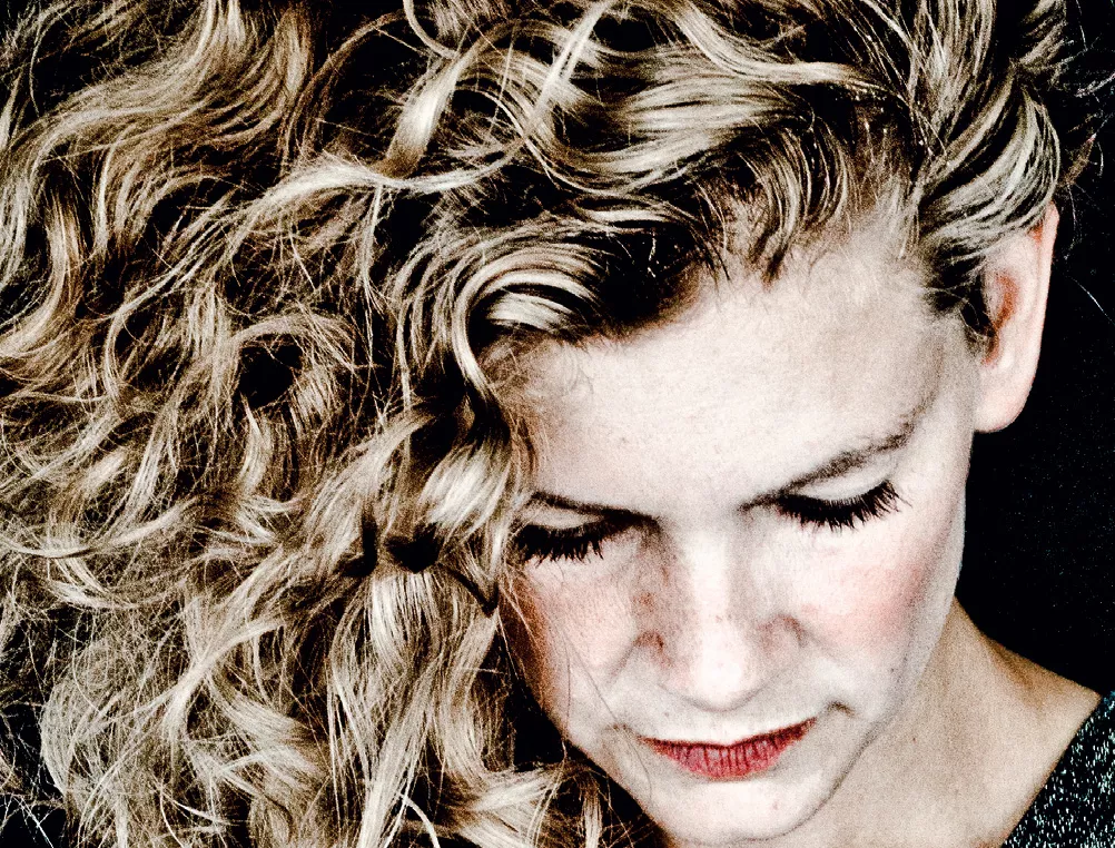 Kirstine Stubbe Teglbjærg klar med titel og udgivelsesdato