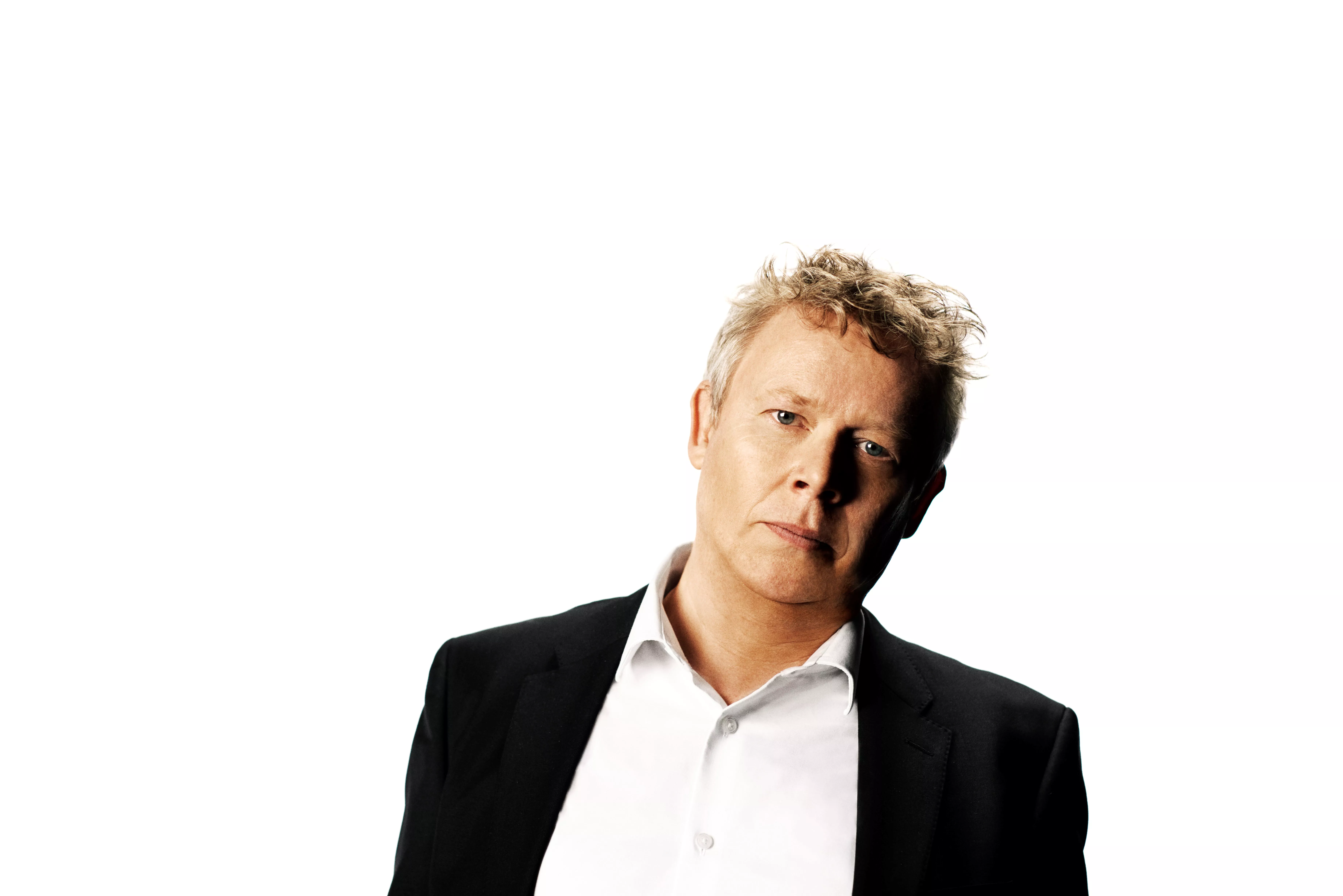 ANMELDELSE: I kælderen med halvfemser-tingene