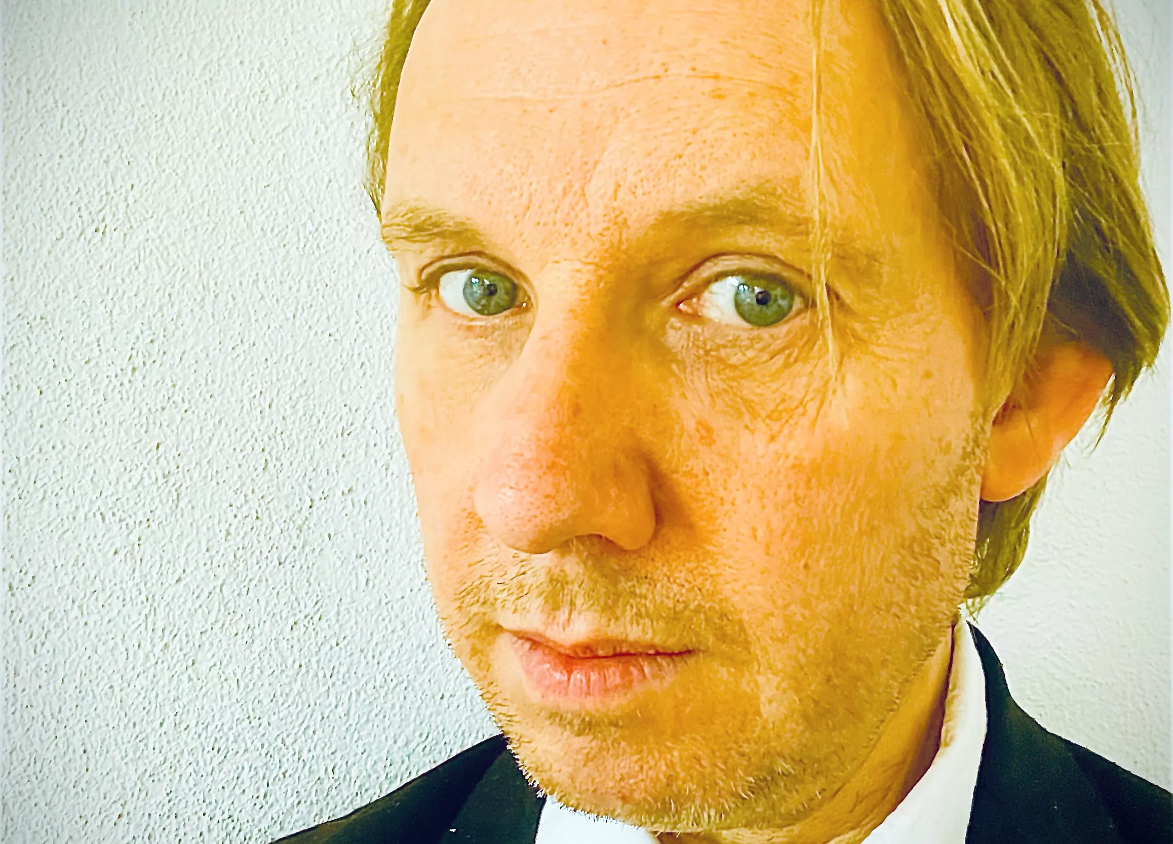 Han hittede med homohymne til kronprins Frederik i 2001. Nu er han endelig klar med nyt soloalbum