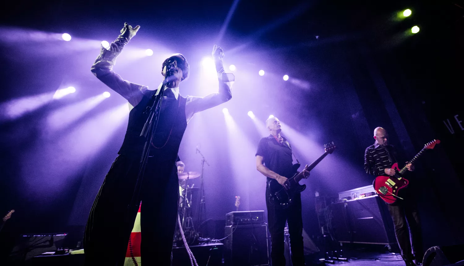 Spelar som vanligt i en egen division