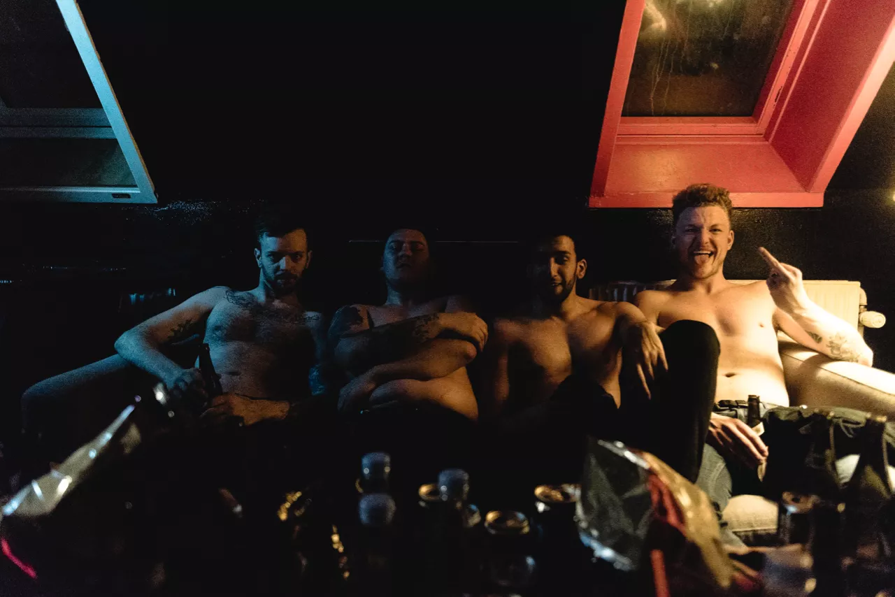 I vinterens mulm og mørke – med hardrock-agenturet Prime Collective og ti bands på landevejen