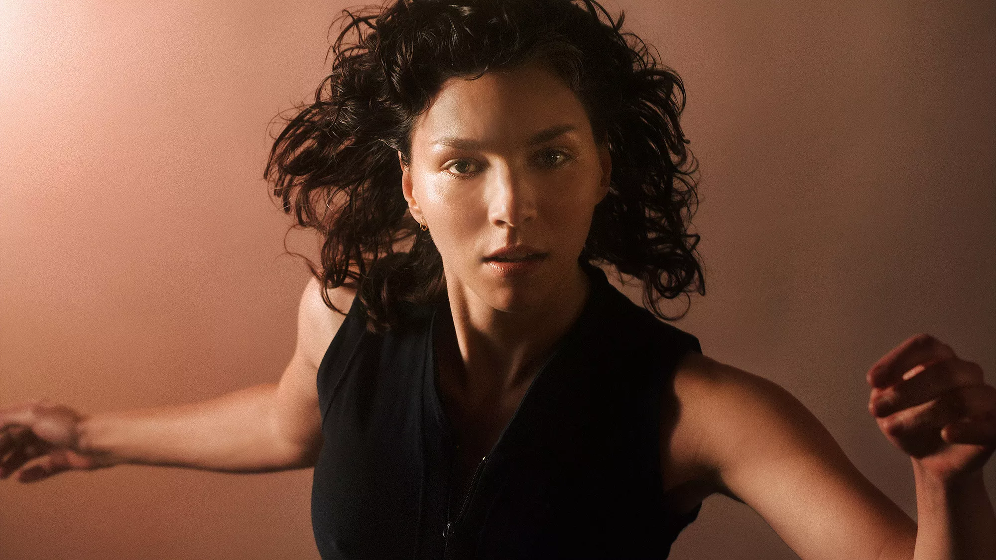 LYSSNA: Lucky Lo släpper protestsång om kvinnors rätt till abort