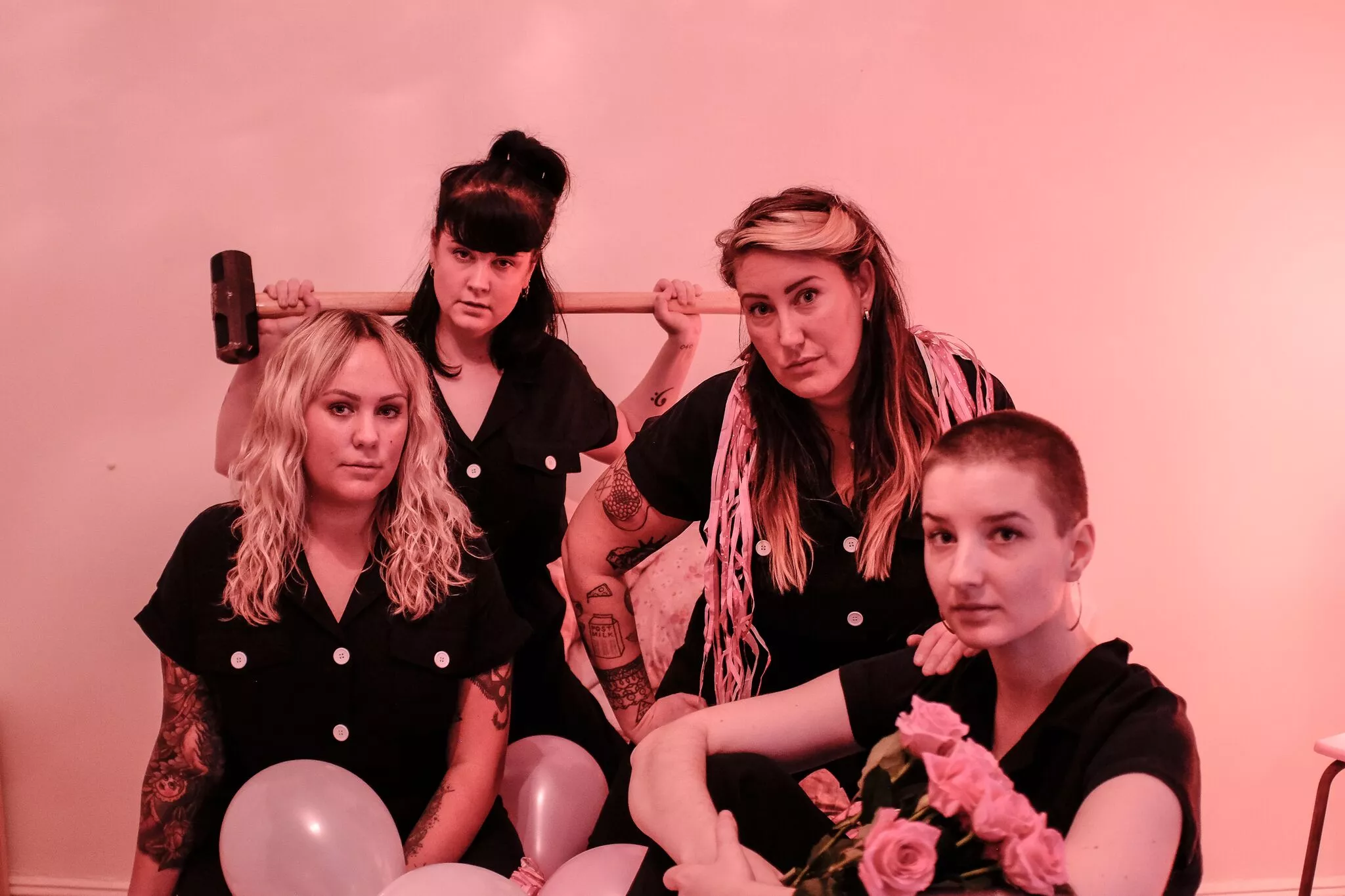 PREMIÄR: "Att skriva en hyllningslåt till systerskapet är alltid en självklarhet"