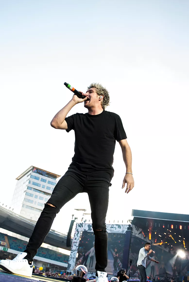 One Direction synger fødselsdagssang for Niall Horan