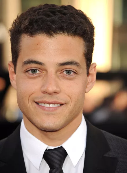 Se den första bilden på Rami Malek som Freddie Mercury
