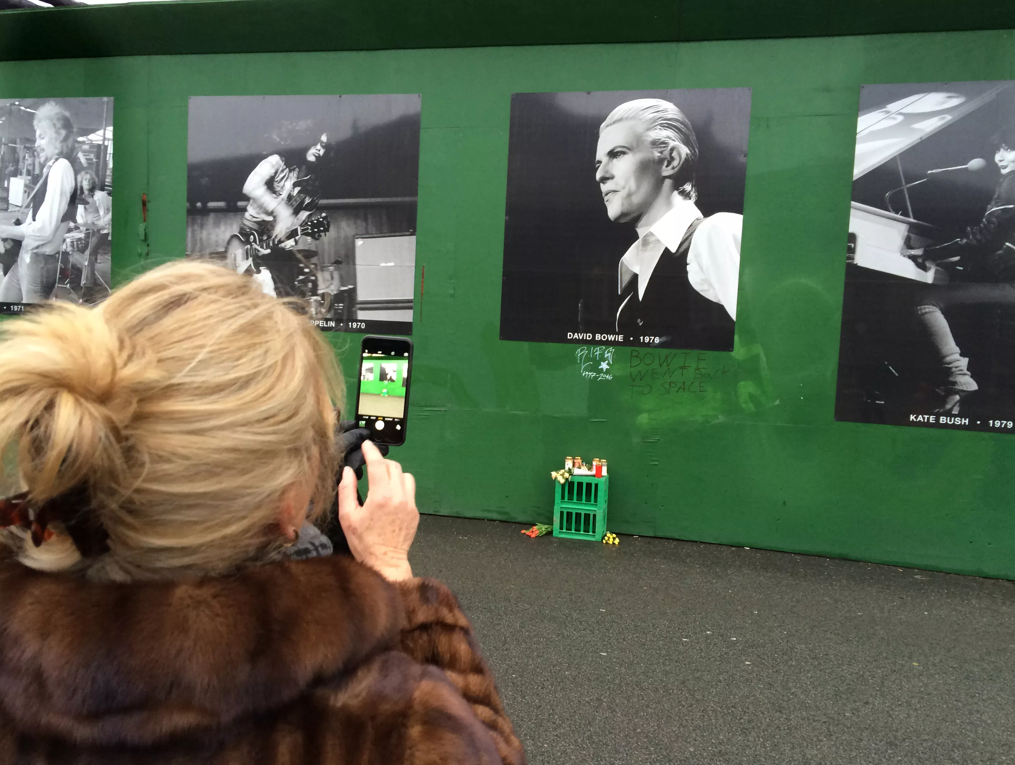 Fans laver Bowie-mindevæg i København