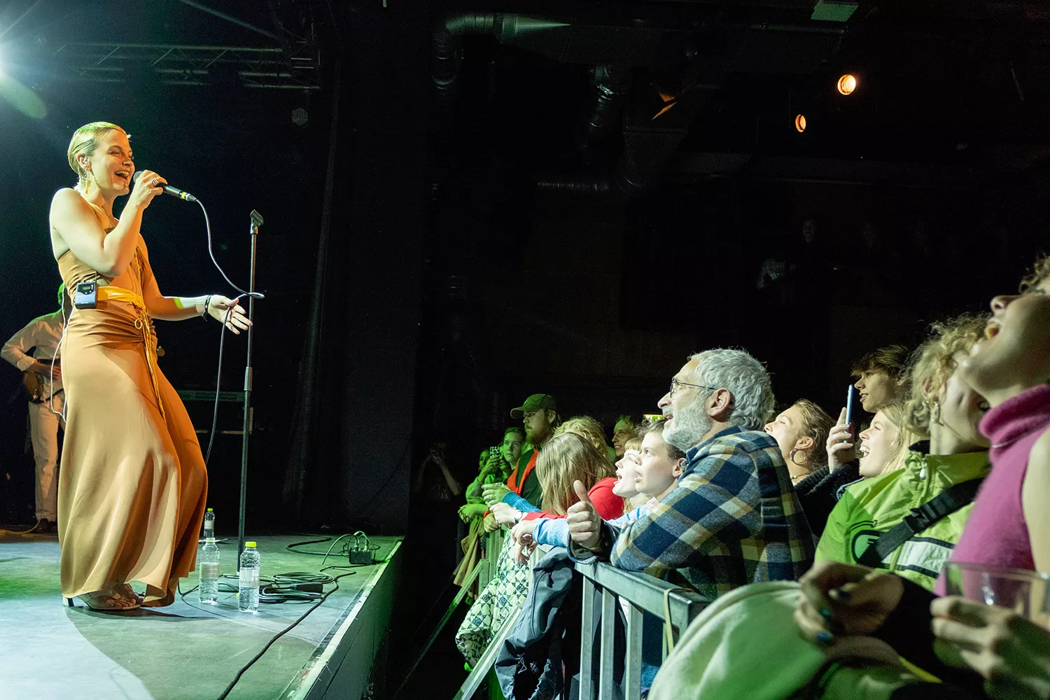 ANMELDELSE: Kuren mod hoftestivhed er en Bette svingom