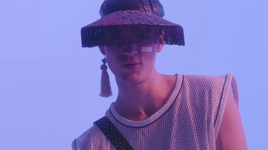 Ny video fra Asbjørn: – Jeg skider på, hvad samfundet synes er maskulint