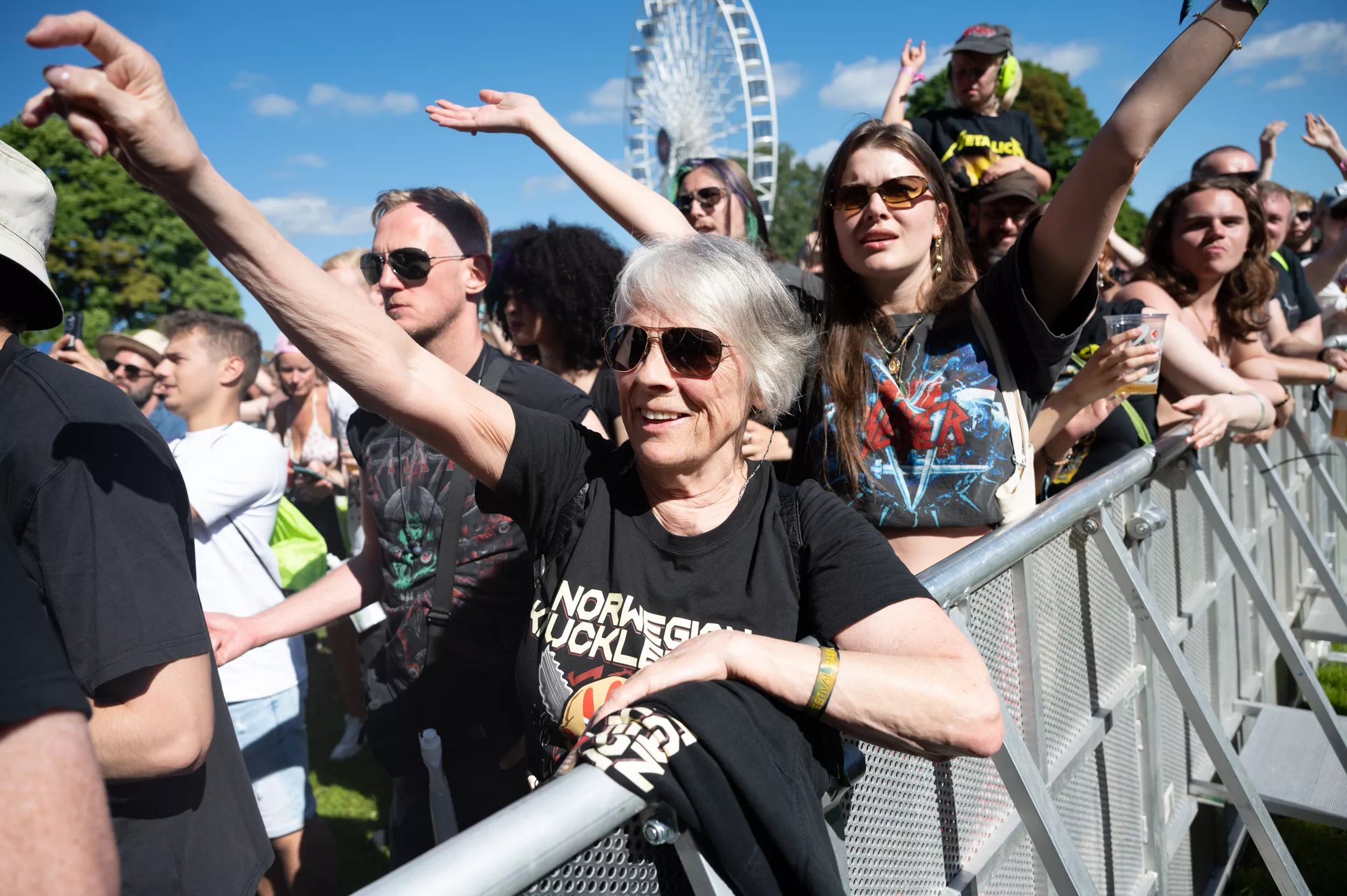 På grunn av teit og kjedelig fotokontrakt har fotograf heller tatt bilde av en ivrig publikummer :-)