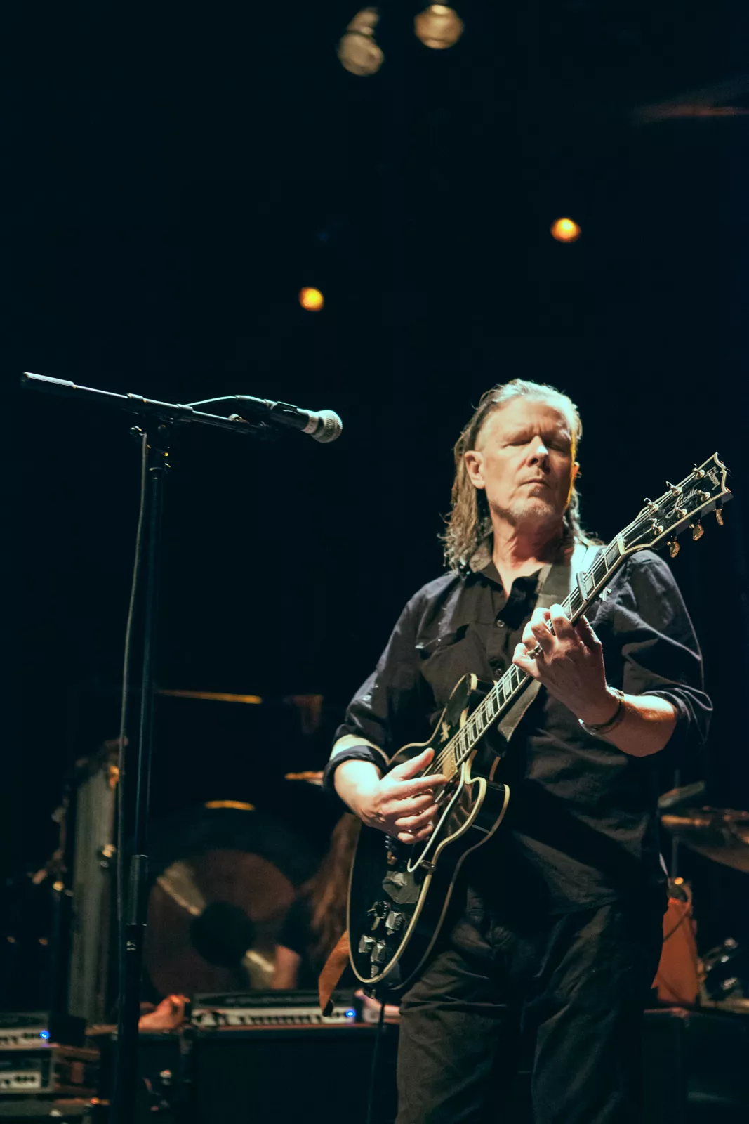 Rockveteran beskylls för våldtäkt – besvarar anklagelserna