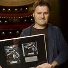 Krebs får platin, udsender single og tager på tour