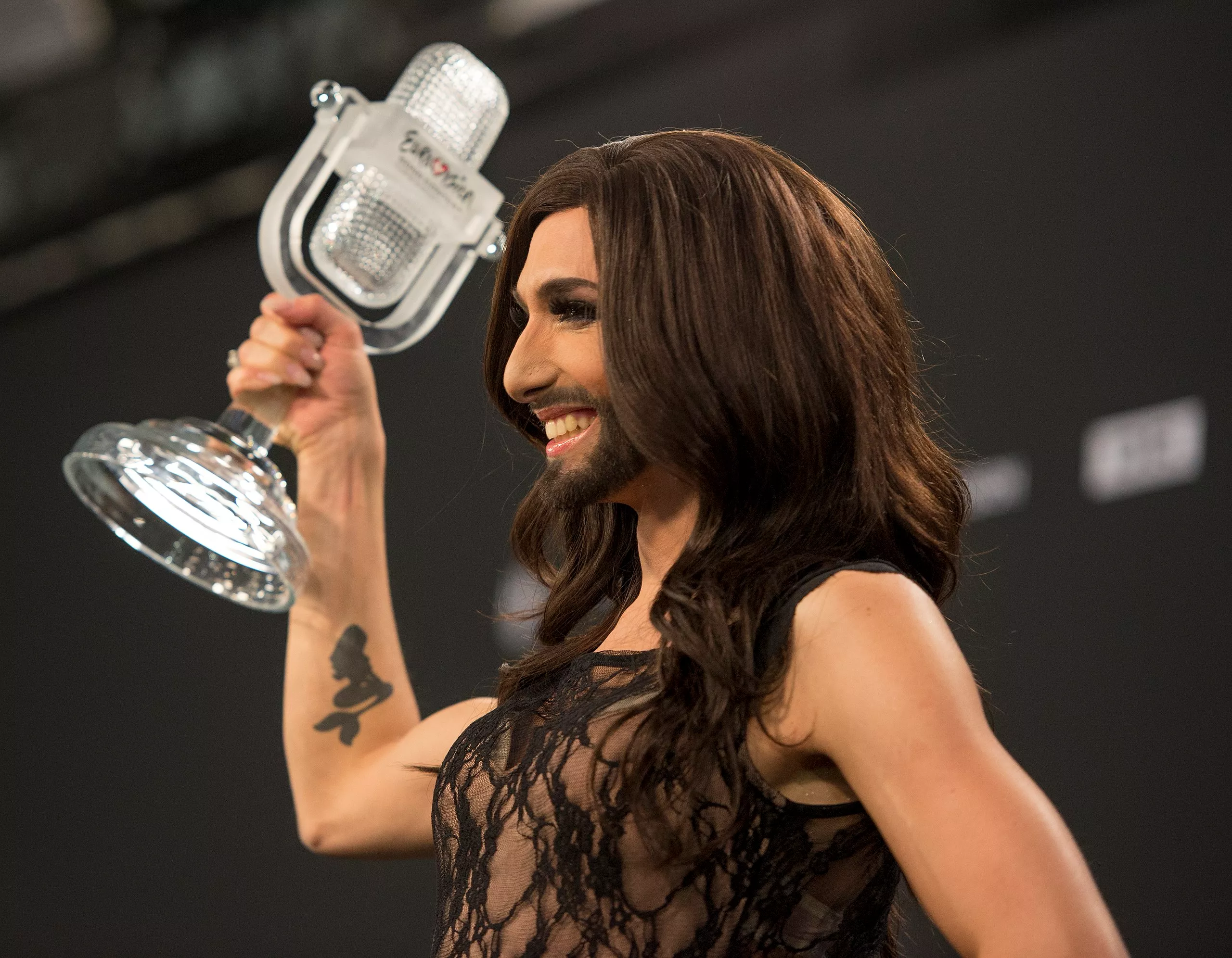 Conchita Wurst hoppar av Eurovision på hemmaplan