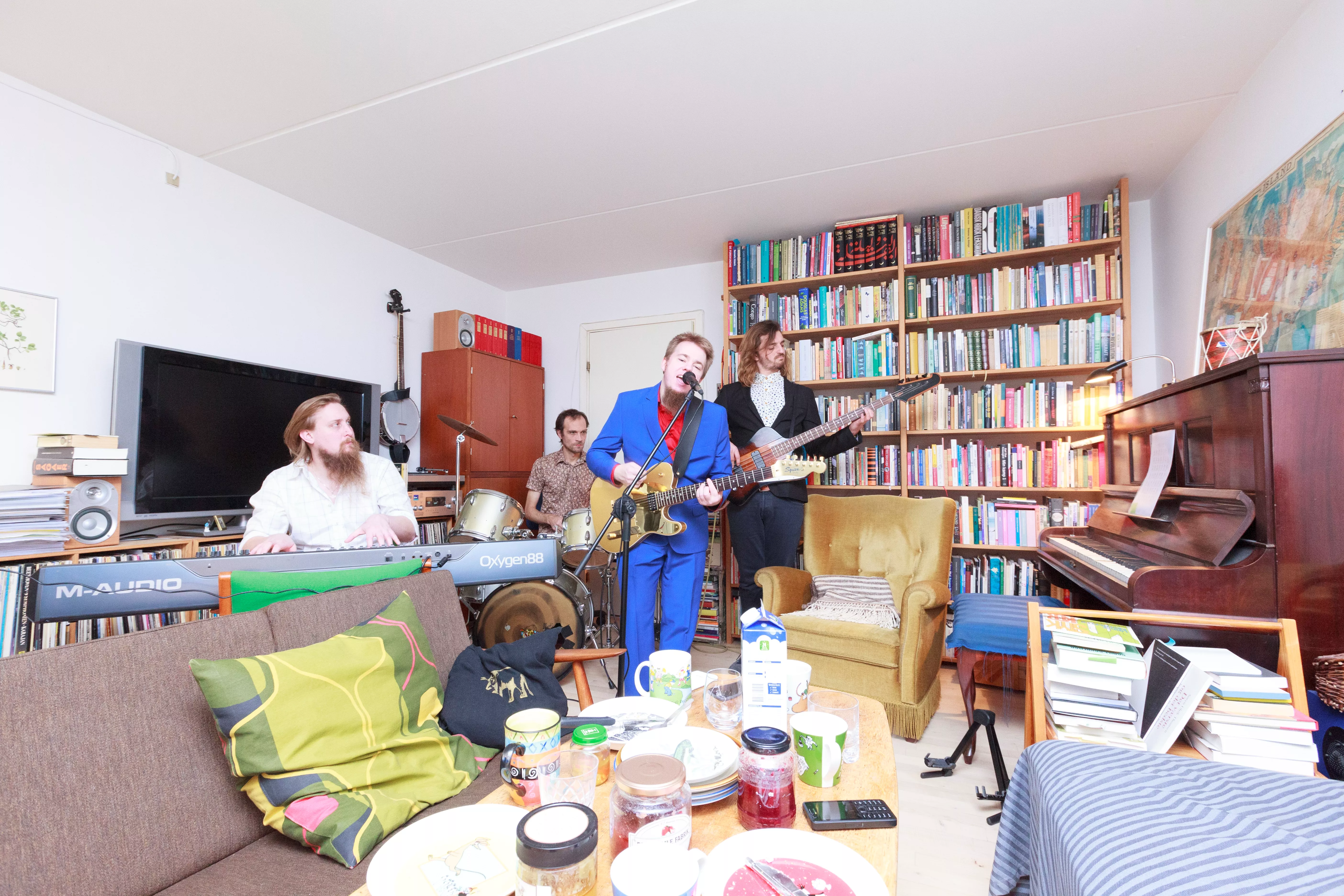 Flere intelligente tekster i fængende servering