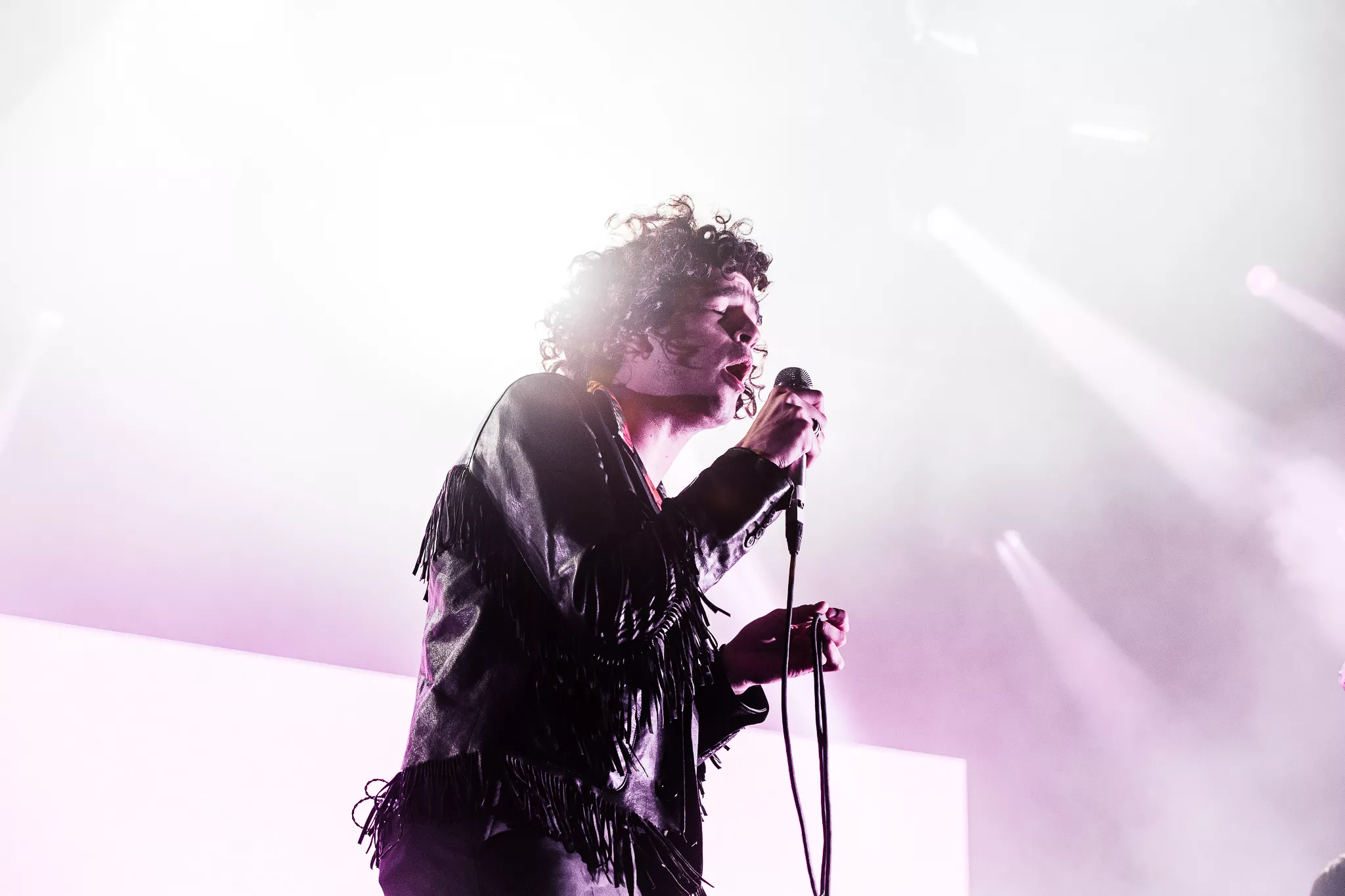 The 1975 till Sverige