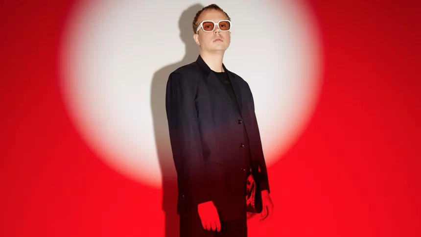 Andreas Odbjerg crooner derudad på ny single