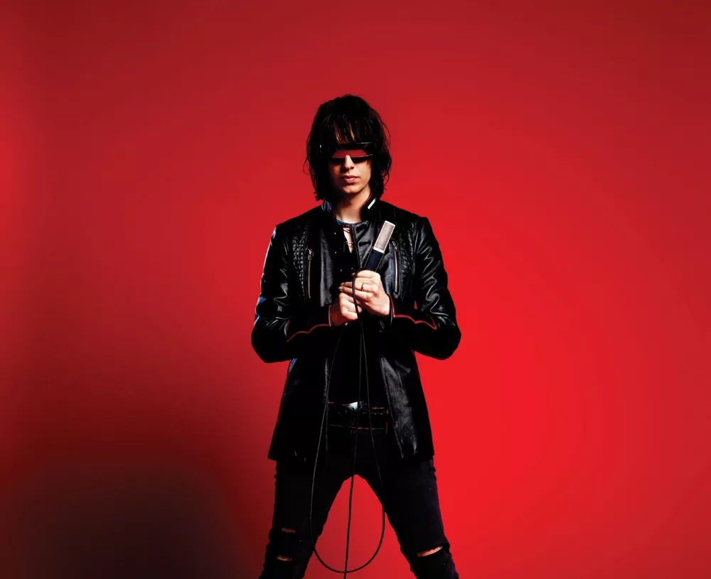 Casablancas samarbetar med dans-duo
