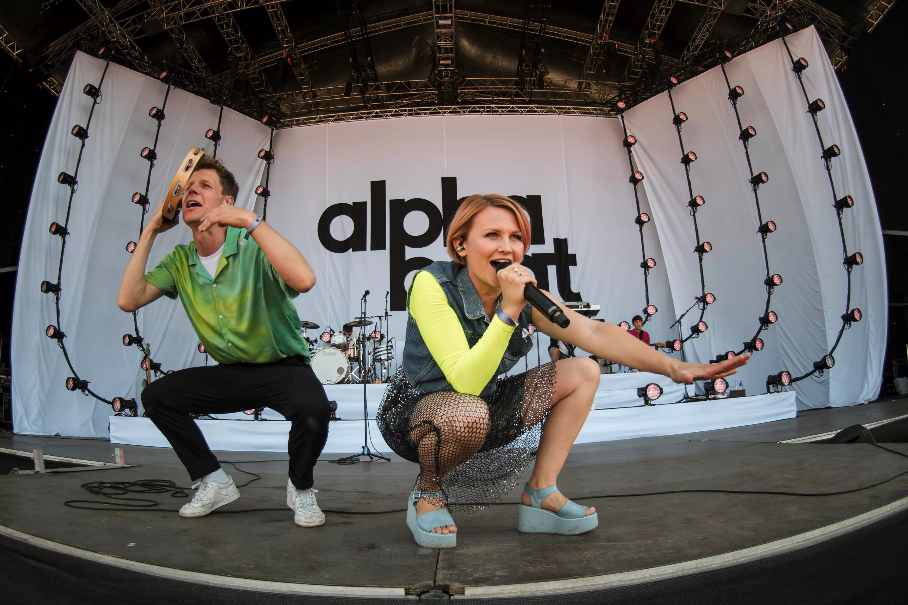 Den backtrack-løse popsekstet er solidt tilbage