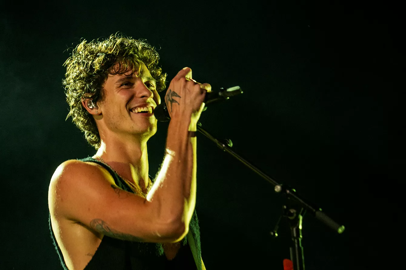 Shawn Mendes er blandt de optrædende til den store velgørenhedskoncert. Her ses han på Bøgescenen under dette års Smukfest.