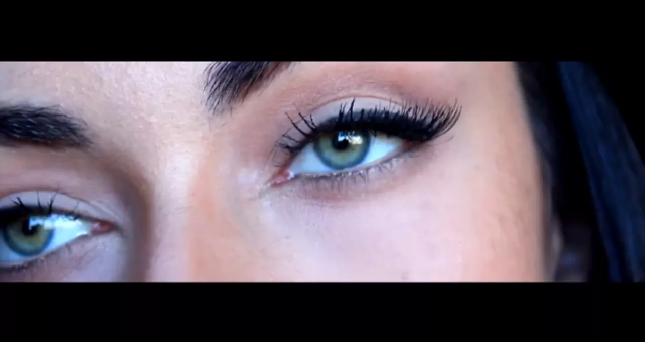 S!vas-satire: Ellie Jokar synger Min Burka