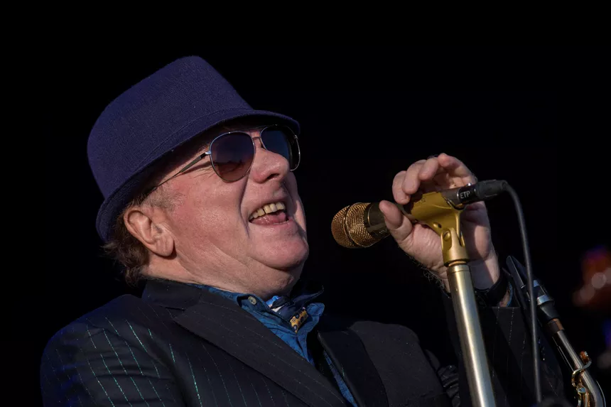 Van Morrison truer med at sagsøge Nordirland for corona-nedlukning