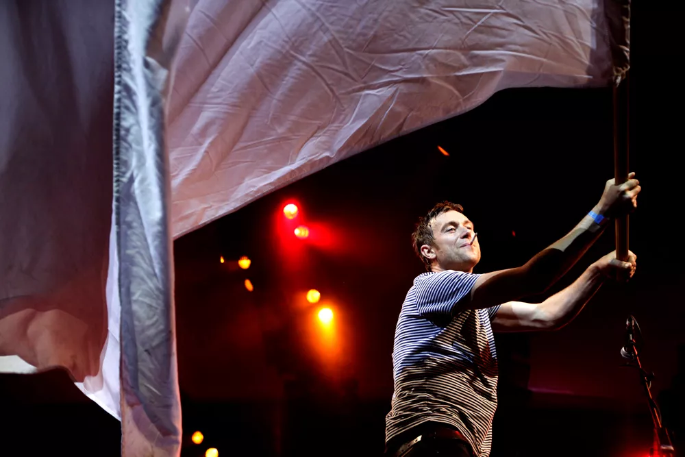 Hör Damon Albarns nya supergrupp