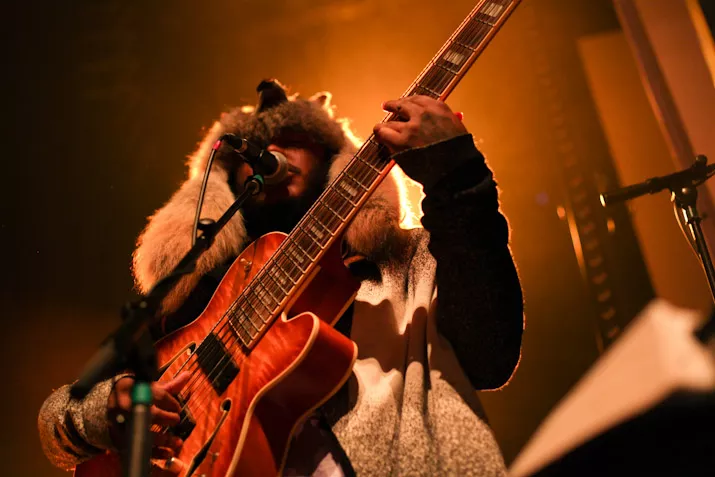 Thundercat lager sang for munnvannsmerke - ønsker å øke mangfoldet innenfor tannlegeyrket