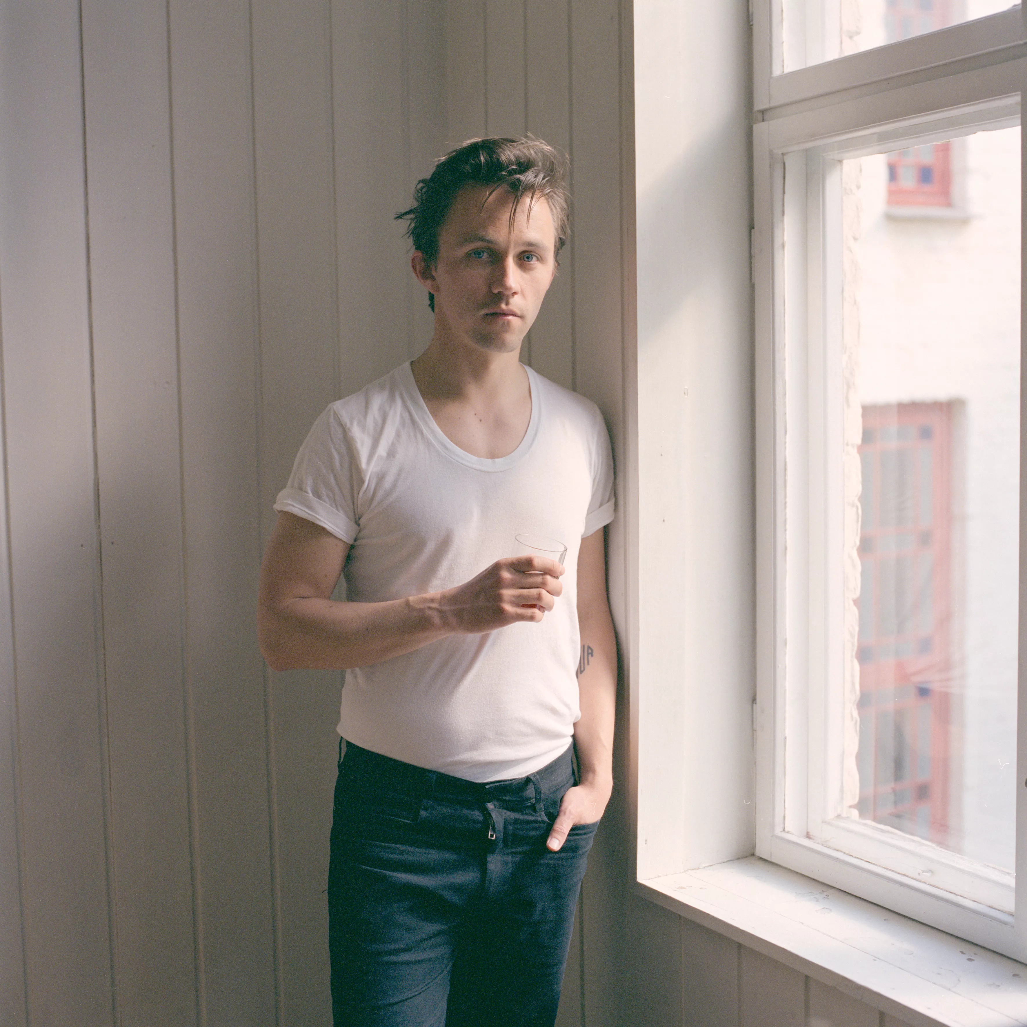 Kunstnerisk teaser fra Sondre Lerche