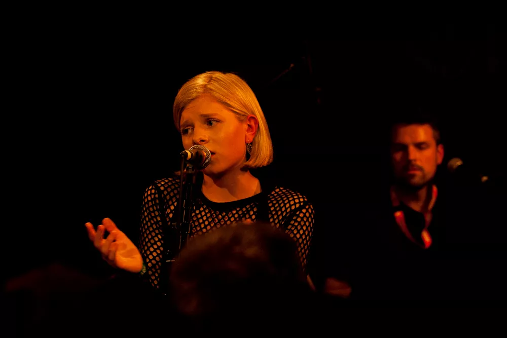 Aurora Aksnes : Herr Nilsen, by:Larm