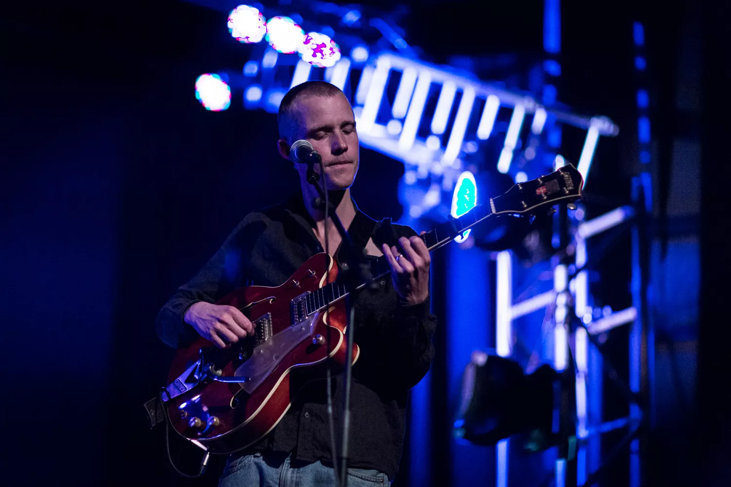 ANMELDELSE: Helt tyst. Helt tæt