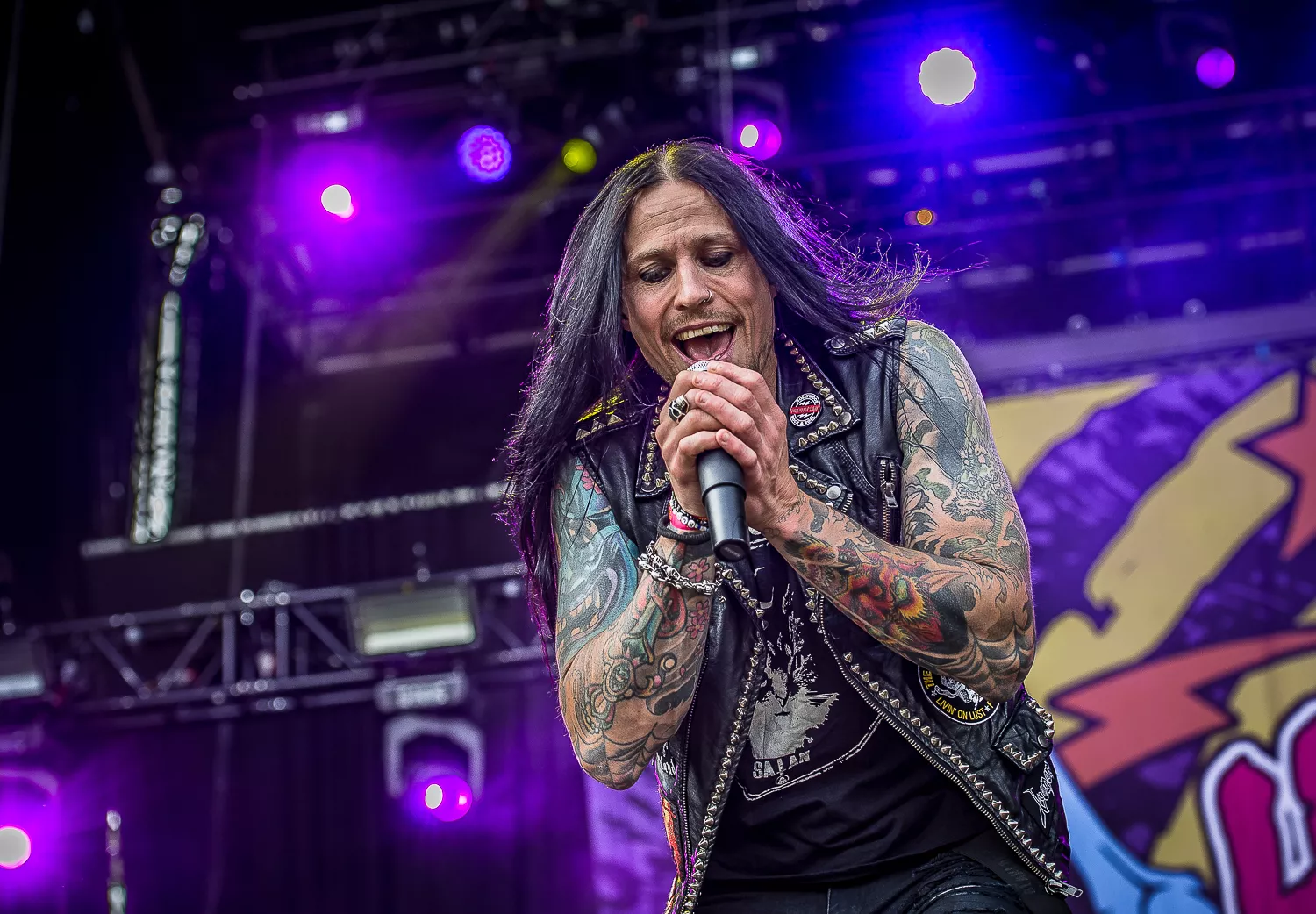 Sweden Rock Festival blandar och ger